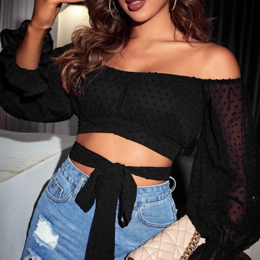 Cute black crop top that ties